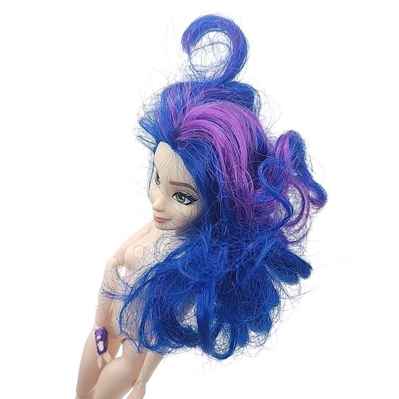 Hasbro Disney Descendants Evie Isle 11" Poseable Fashion Doll Blue & Purple Hair - Picture 7 of 7